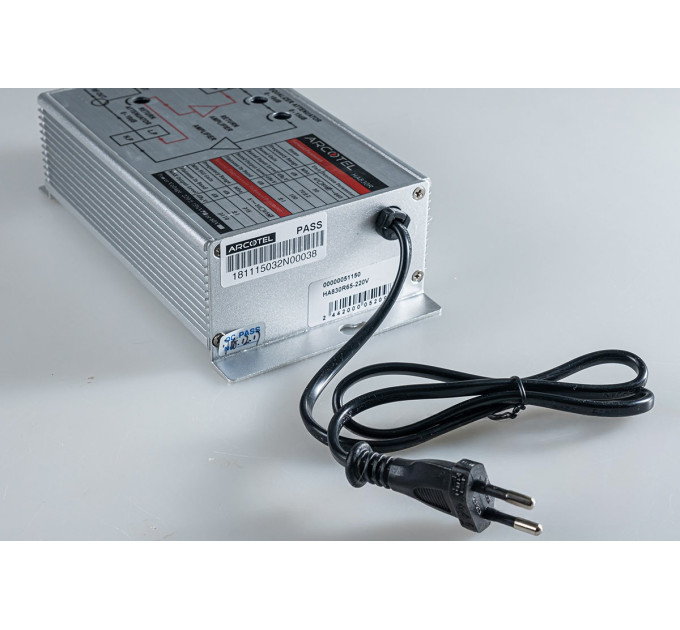 Абонентский усилитель ARCOTEL HA830R65-220V c обратным каналом 5-65 Мгц